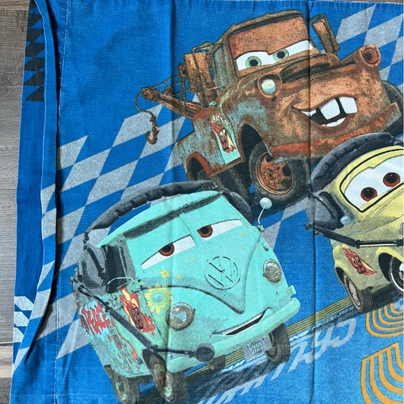 Y2K Disney Pixar Cars 2 World Grand Prix Pillowcase - McQueen Mater & Pit Crew - Picture 8 of 9